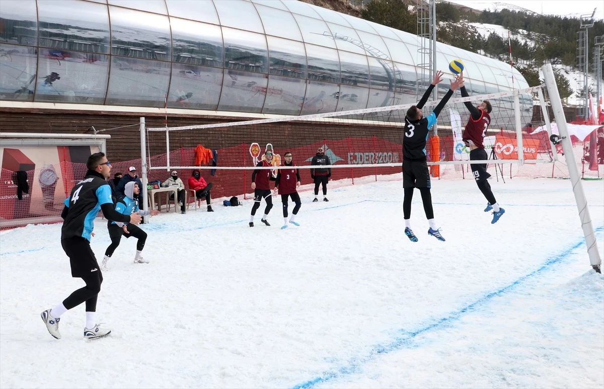 Erzurum\'da Üniversiteler Arası Kar Voleybolu Şampiyonası Sonuçlandı