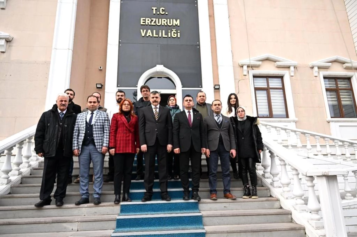Erzurum Valisi Mustafa Çiftçi, başarılı öğrencilerle ödül töreninde buluştu