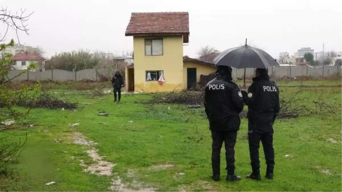 Antalya'da Metruk Evde Ölü Bulundu