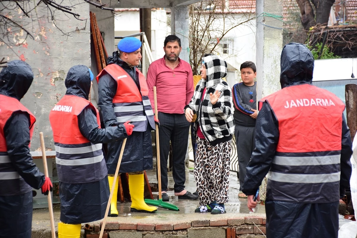 Antalya\'da sağanak sonrası su baskınlarına karşı hasar tespit ve temizlik çalışmaları başladı