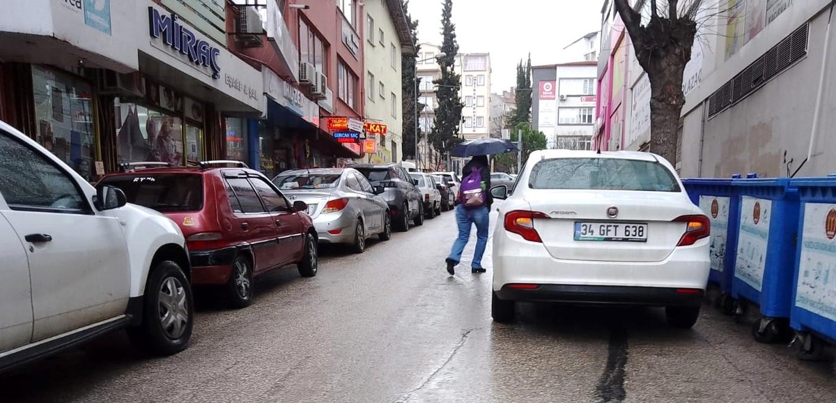 Duyarsız sürücü tüm trafiği kitledi