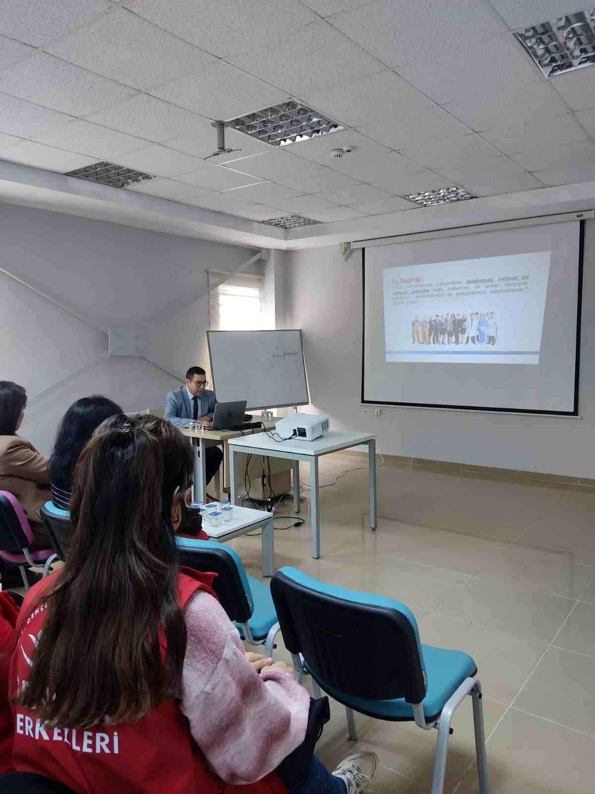 Bilecik Gençlik ve Spor İl Müdürlüğü ve İlçe Müdürlüğü \'İş Sağlığı ve Güvenliği\' eğitimlerine devam ediyor