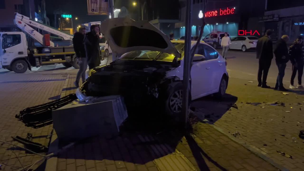 Bursa\'da Otomobil Çarpışması: 6 Kişi Yaralandı