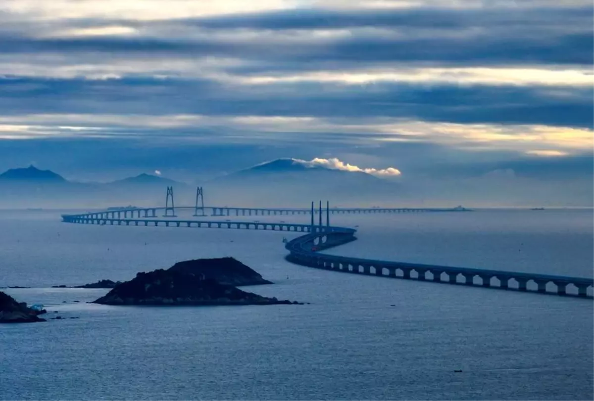 Hong Kong-Zhuhai-Makao Köprüsü, bir günde rekor yolcu sayısına ulaştı