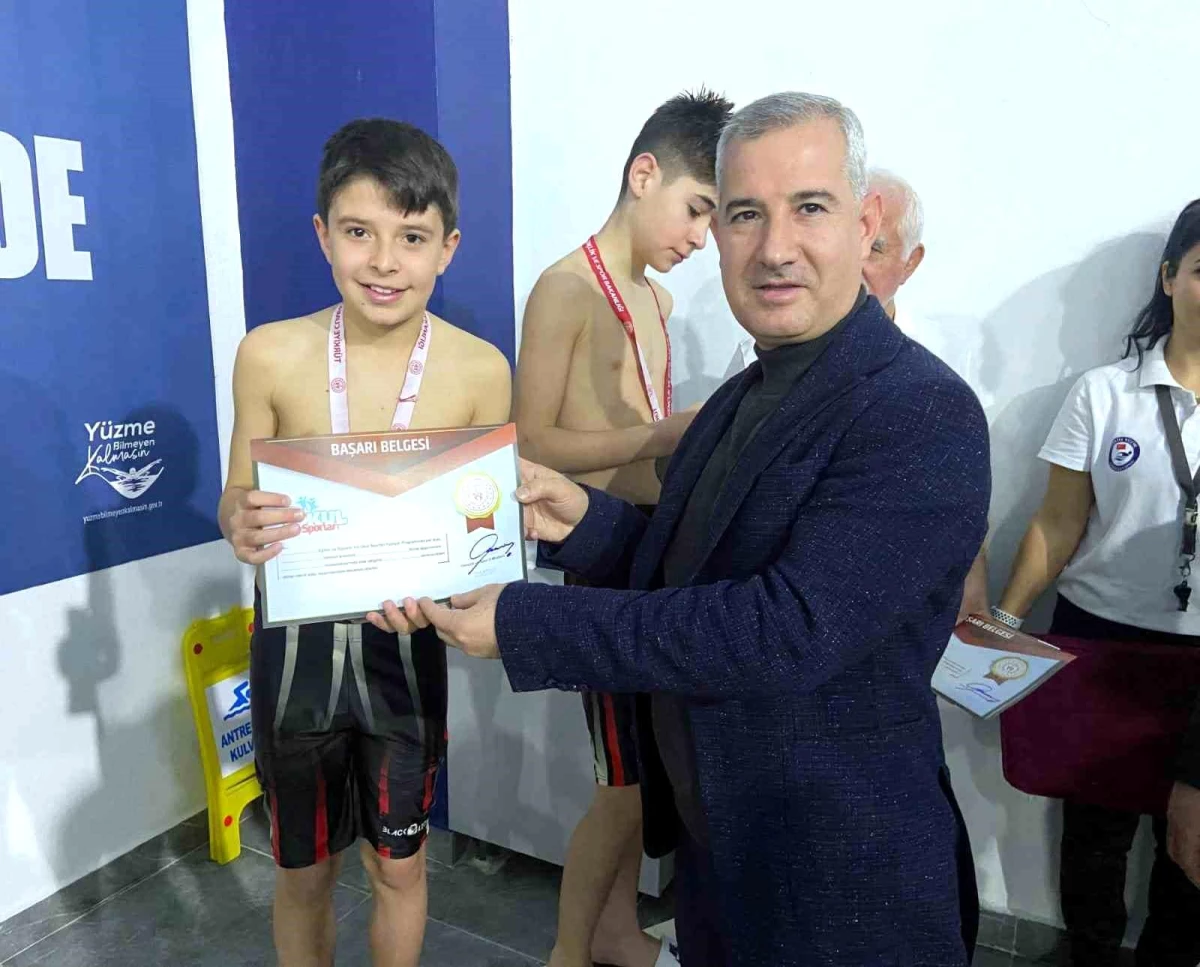 Yeşilyurt Belediyesi Yakınca Yarı Olimpik Yüzme Havuzu Okullar Arası Yüzme Şampiyonasına Ev Sahipliği Yaptı