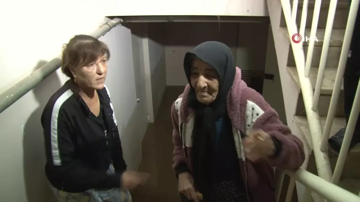 Depremde yıkılan evden sağ çıktı, Antalya\'da kaldığı ev sular altında kaldı