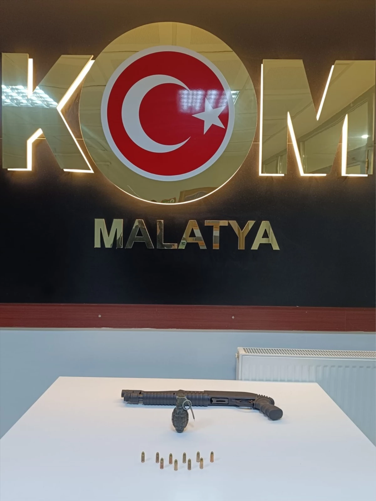 Malatya\'da el bombası ele geçirildi, 2 şüpheli gözaltına alındı