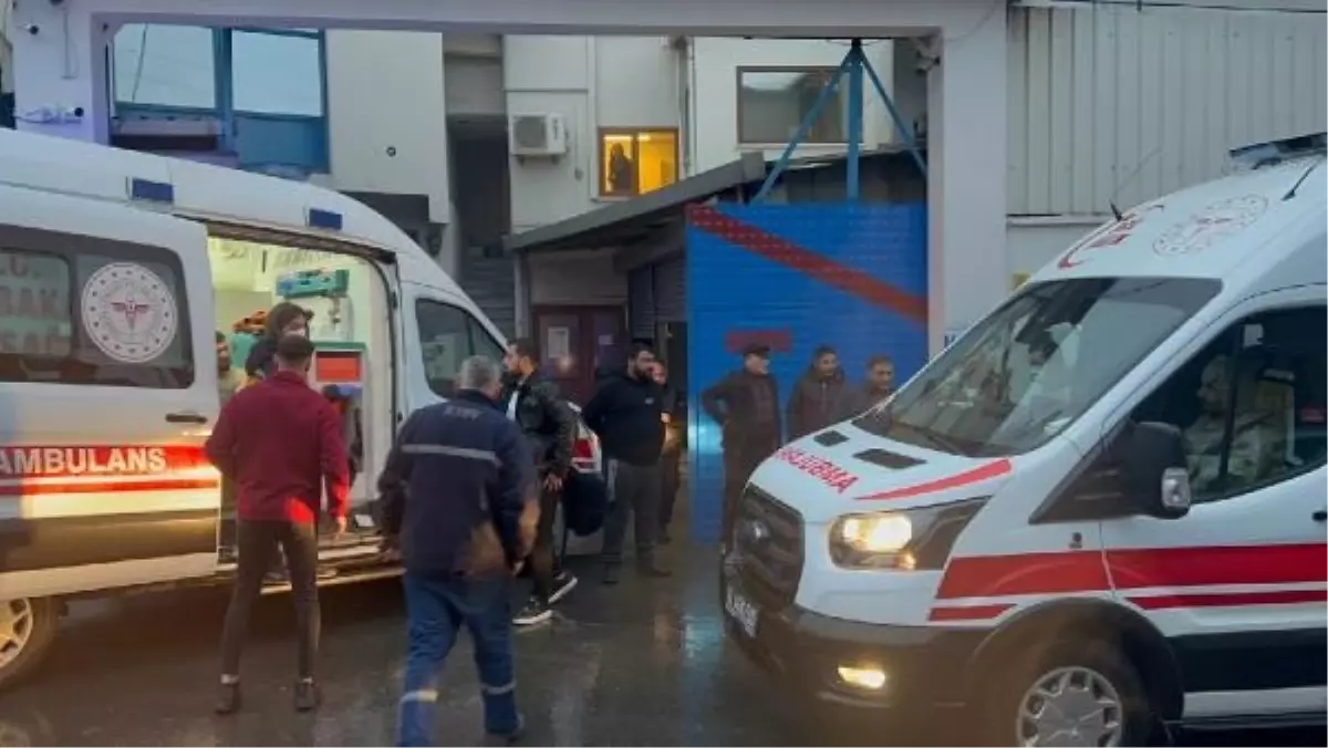 Gebze'de bir dökümhanede eritme kazanı patladı: 3 işçi yaralandı