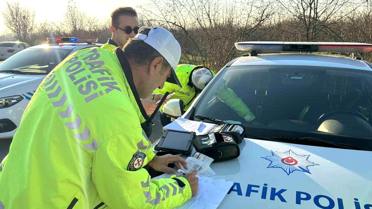 Düzce\'de Trafik Denetiminde 171 Araç Trafikten Men Edildi
