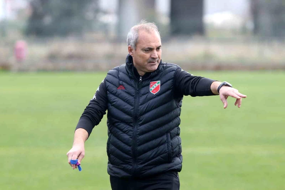 Karşıyaka Teknik Direktörü Erkan Sözeri: Bu sene şampiyon olacağız