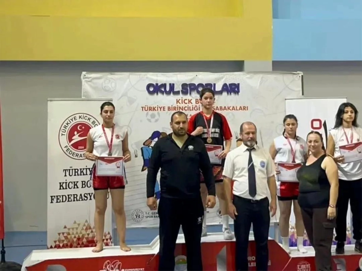 Eskişehirli Sporcular Türkiye Kick Boks Şampiyonası\'ndan 4 birincilikle döndü
