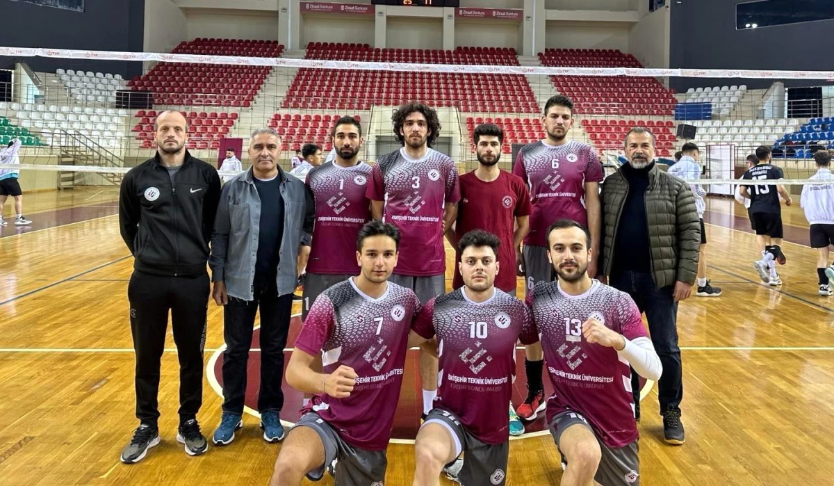 ESTÜ Voleybol Takımları Şampiyon Olarak Yükselme Gruplarına Katılmaya Hak Kazandı
