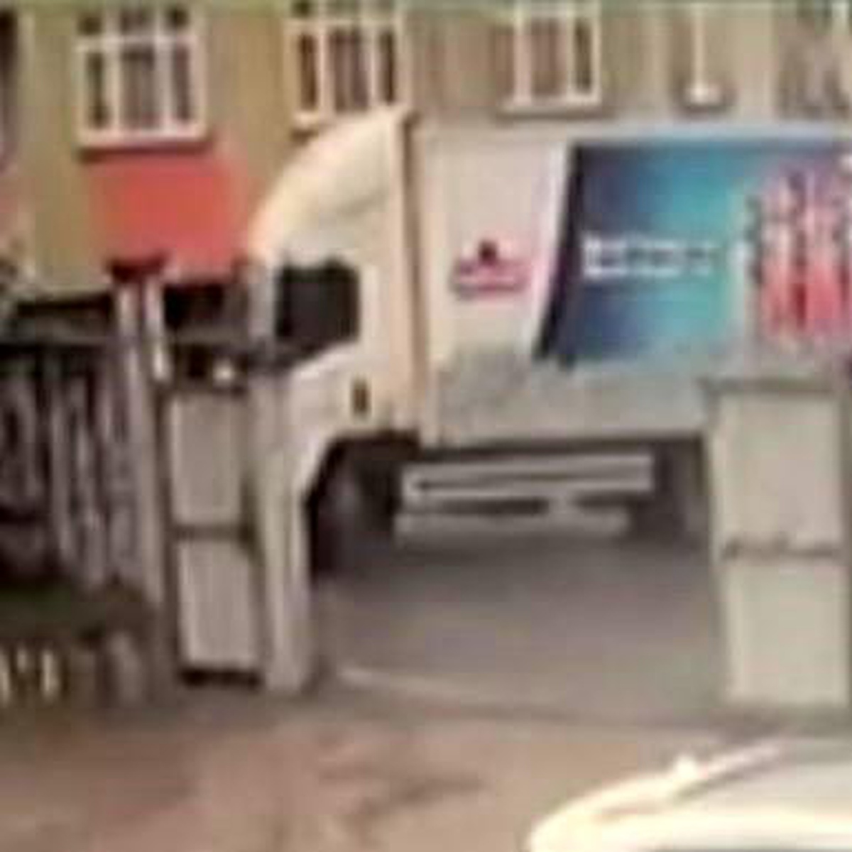 Sakarya\'da geri manevra yapan kamyonetin altında kalan kadın hayatını kaybetti