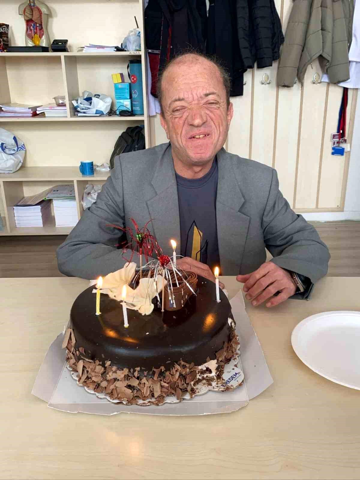 Görme Engelli Öğretmene Doğum Günü Sürprizi