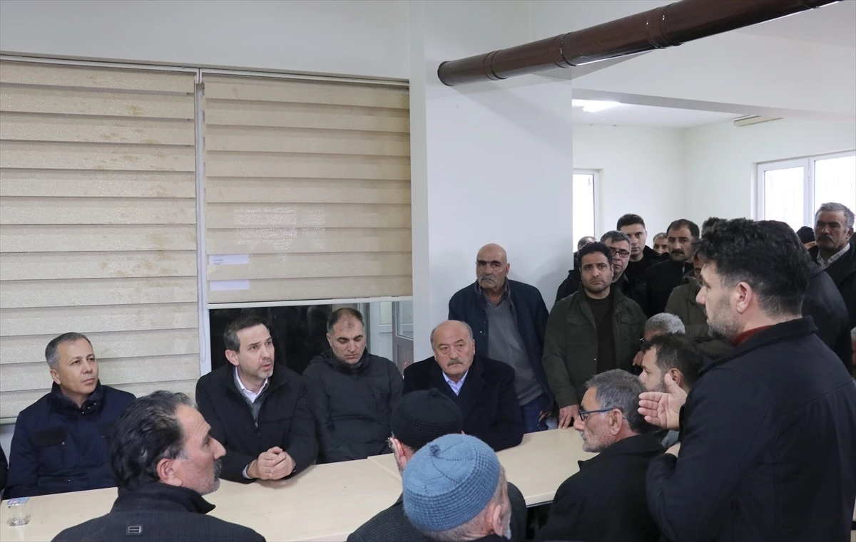 İçişleri ve Enerji Bakanları, Erzincan\'daki maden ocağındaki işçilerin ailelerini ziyaret etti