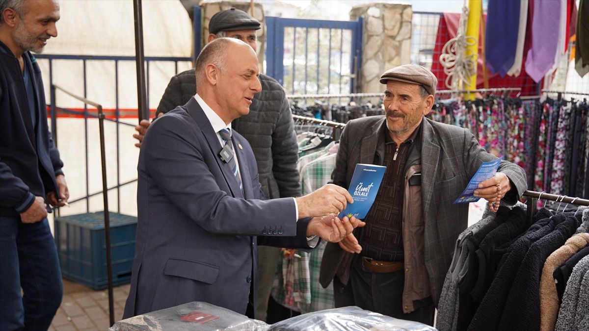 İYİ Parti İzmir Büyükşehir Belediye Başkan adayı Ümit Özlale, Tire ve Bayındır ilçelerini ziyaret etti