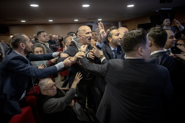 İYİ Parti'nin aday tanıtım toplantısındaki kavga, Ankara İl Başkanı Yener Yıldırım'ı koltuğundan etti