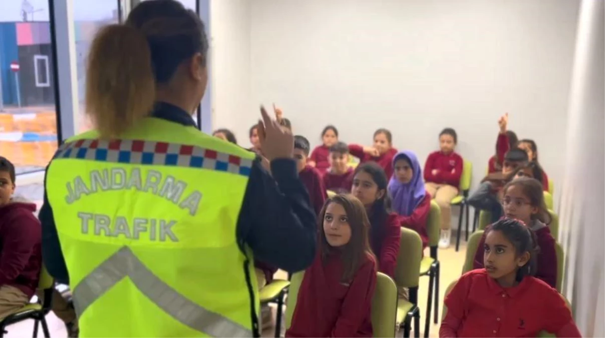 Tekirdağ\'da Jandarma Ekipleri Okullarda ve Trafik Eğitim Parkurunda Öğrencilere Eğitim Verdi