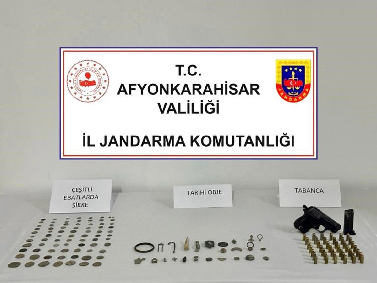 Afyonkarahisar\'da tarihi objeler ve sikke ele geçirildi, 3 kişi gözaltına alındı