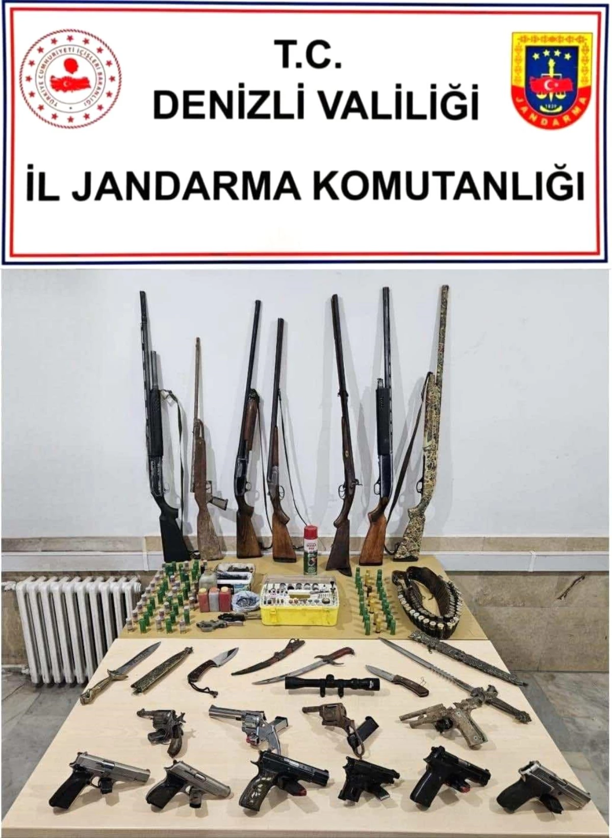 Denizli'de kaçak yollarla silah bulunduran şahsın evinden mini cephane çıktı