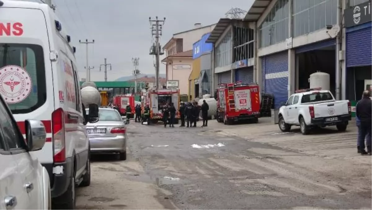 Kocaeli'de Kaçak Ürünlerin Depolandığı Mühürlü Depoda Yangın Çıktı