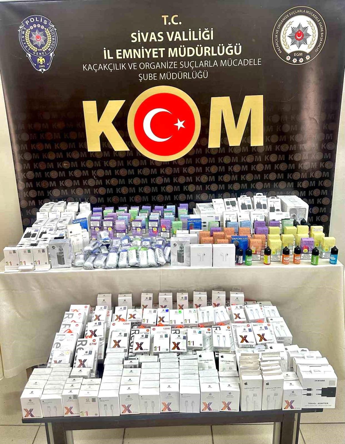 Sivas\'ta Kaçak Elektronik Sigara ve Tütün Operasyonu
