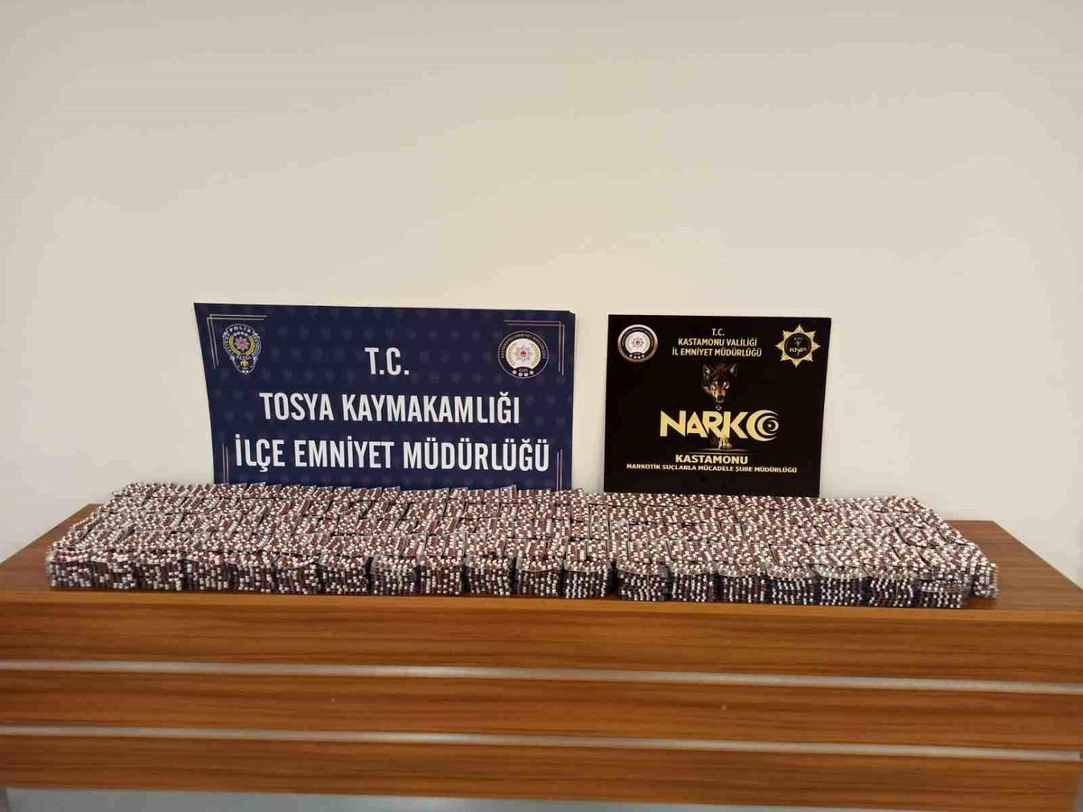 Kastamonu\'da 27 bin 967 adet sentetik ecza hapı ele geçirildi, 2 kişi gözaltına alındı