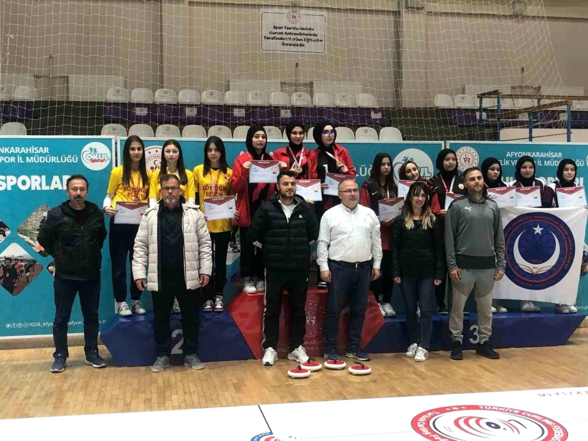 Muğla\'nın Köyceğiz ilçesi Naip Hüseyin Anadolu Lisesi floor curling sporcuları Afyonkarahisar\'dan ikincilikle döndü