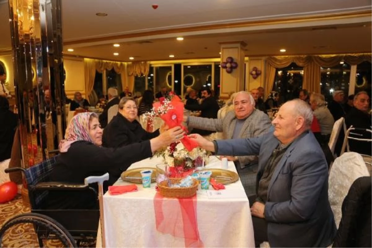 Küçükçekmece Belediyesi, 65 yaş üstü evli çiftleri Sevgililer Günü\'nde buluşturdu
