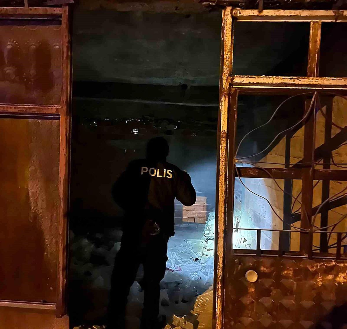 Manisa\'da gerçekleştirilen \'Güven Huzur\' uygulamasında 14 şahıs yakalandı