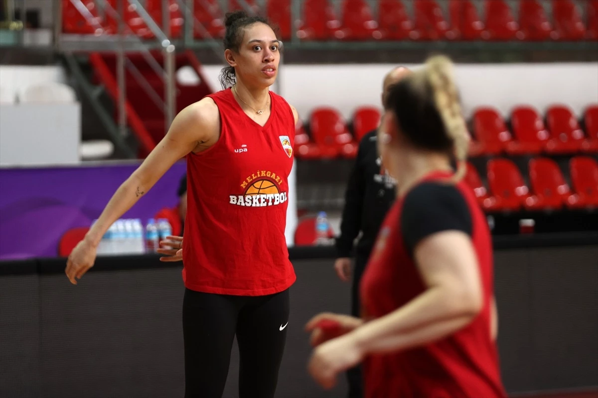 Melikgazi Kayseri Basketbol\'un yeni transferi Dearica Hamby, takımının galibiyetlerinde önemli rol oynuyor