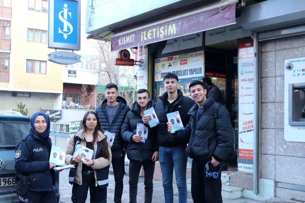 Erzurum\'un Oltu ilçesinde polis, dolandırıcılara karşı uyarıcı broşür dağıttı