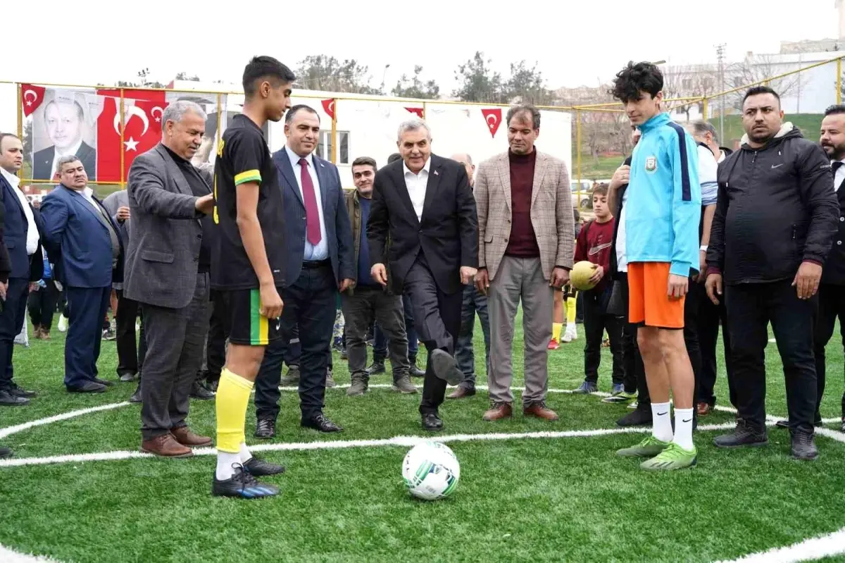 Şanlıurfa\'da Eyyübiye İlçesine yeni bir halı saha kazandırıldı