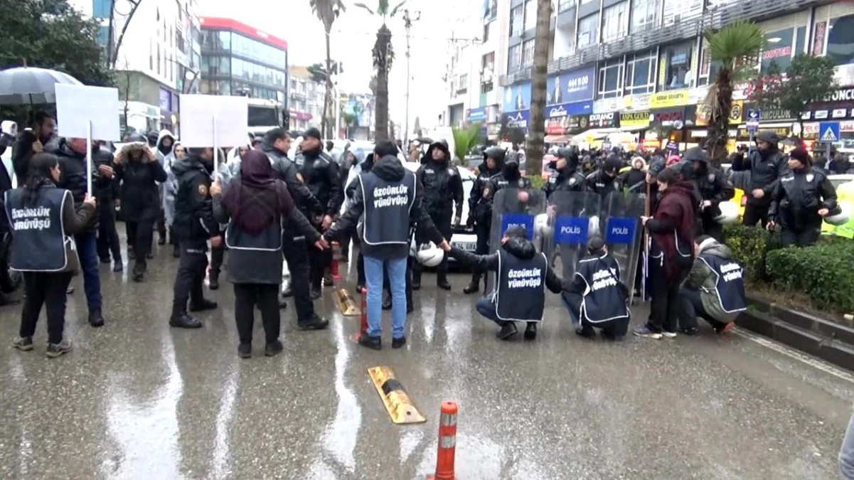 Şanlıurfa\'da İzinsiz Gösteriye Polis Müdahalesi