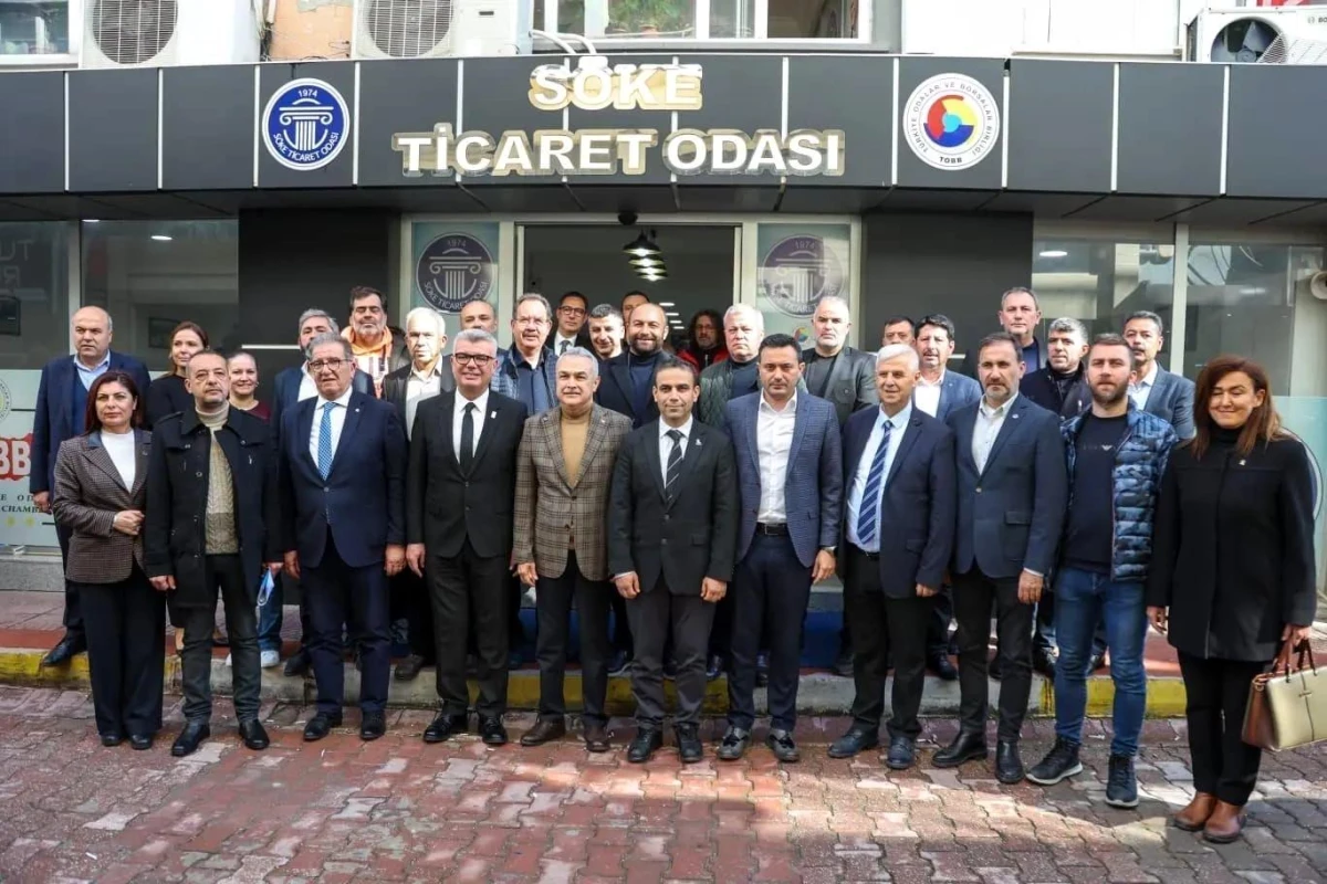 Cumhur İttifakı Aydın Büyükşehir Belediye Başkanı Adayı Mustafa Savaş, Söke Ticaret Odası\'nda oda başkanlarıyla bir araya geldi