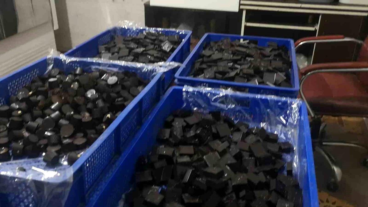 Bursa\'da Kaçak Çikolata İmalathanesine Operasyon: İki Şüpheli Yakalandı