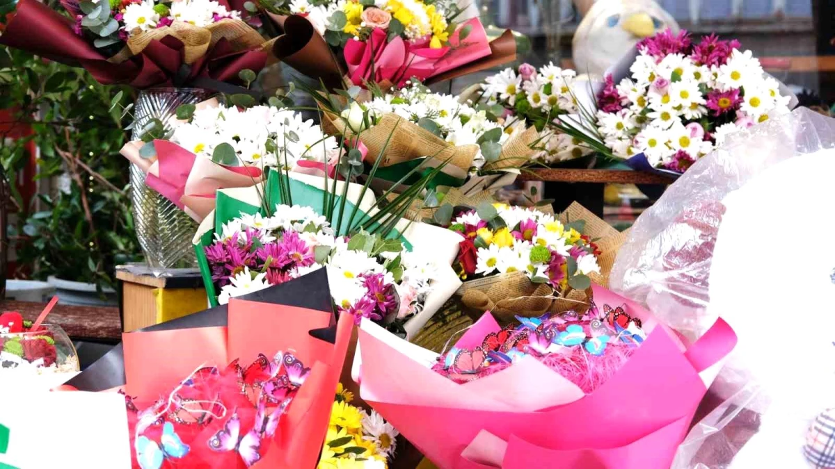 Konya\'da Sevgililer Günü\'nde Çiçekçilerde Yoğunluk