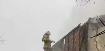 İnegöl'de Sobadan Çıkan Yangında Ev Küle Döndü