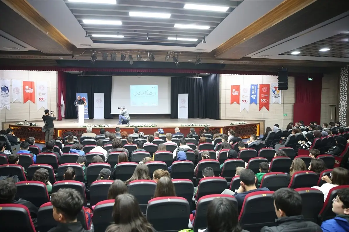 T3 Vakfı Başkanı Elvan Kuzucu Hıdır, Manisa\'da öğrencilerle buluştu