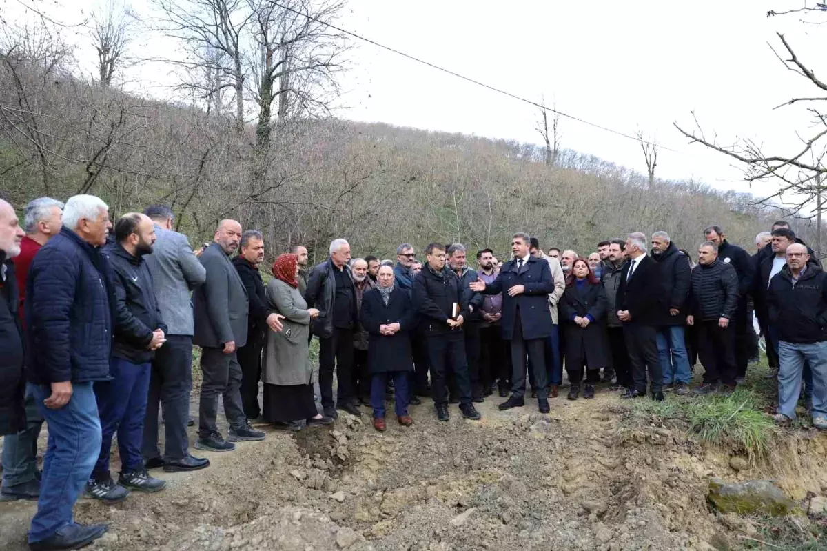 Düzce Valisi Selçuk Aslan, heyelan bölgelerinde incelemelerde bulundu