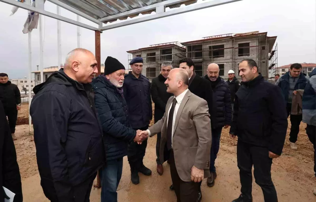 Adıyaman Valisi Osman Varol, Gölbaşı ilçesinde deprem konutlarını inceledi