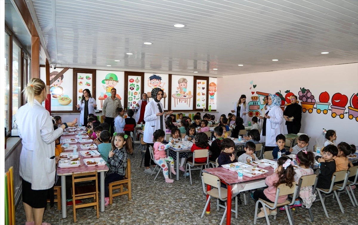 Van Büyükşehir Belediyesi Kreş ve Gündüz Bakımevinde Çocuklara Eğitim Veriyor