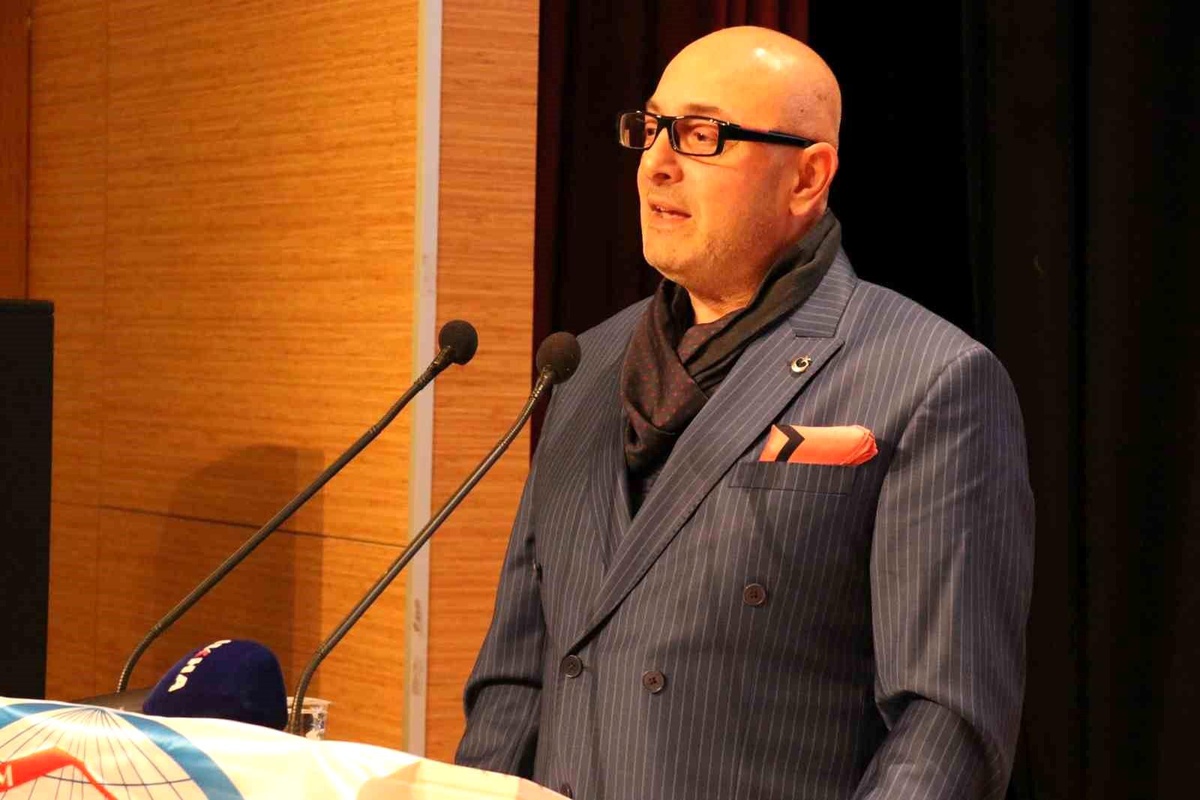 Ankara\'da 25 Yıl ve Üzeri Emlakçılara \'Onur Belgesi\' Verildi