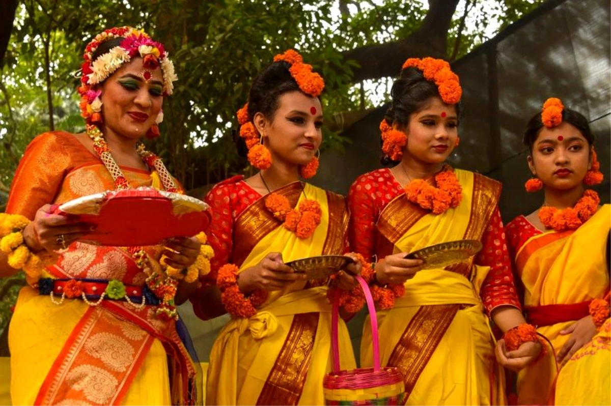 Dakka\'da On Binlerce Kişi Baharın İlk Gününü Kutladı