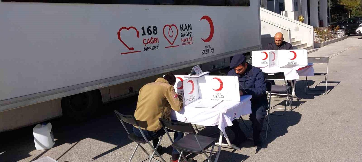 Kızılay ve Jandarma Kan Bağışında Bulundu