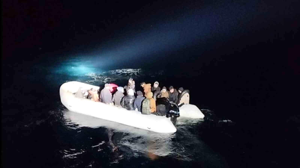 Çanakkale\'de 32\'si çocuk 67 kaçak göçmen yakalandı
