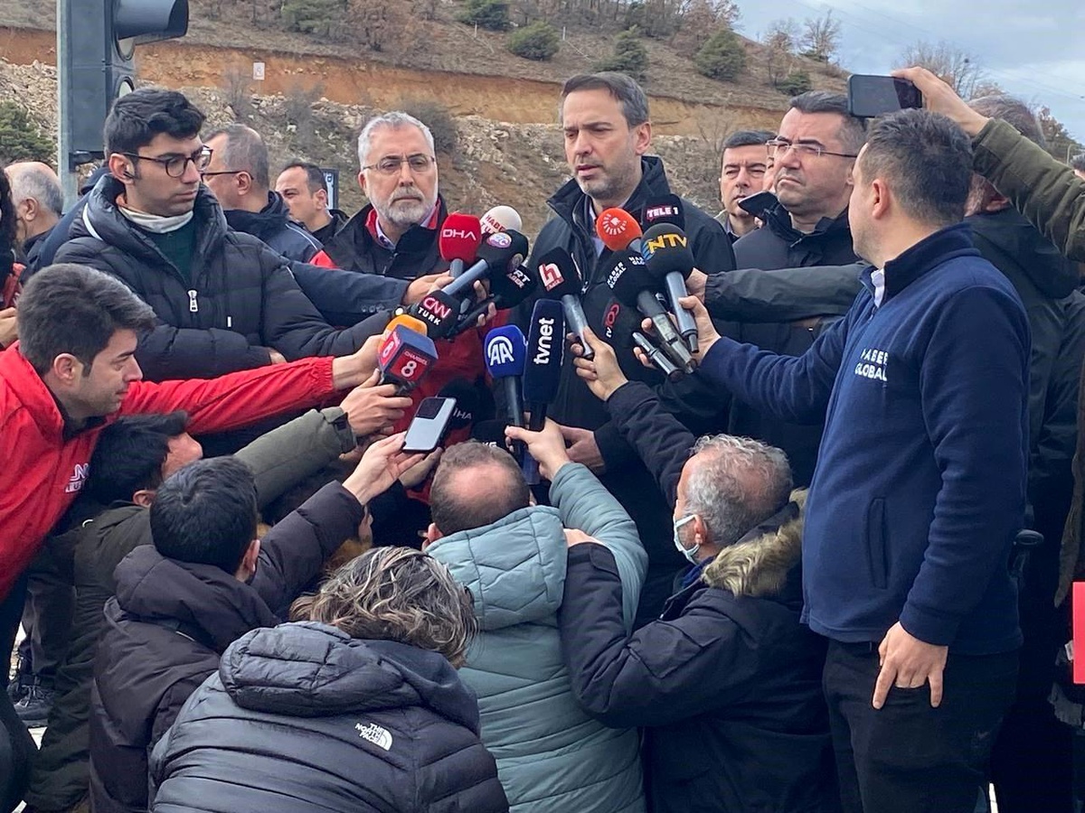 Erzincan\'da maden kazasında incelemelerde bulunan Bakan Işıkhan: Öncelikli hedefimiz madenci kardeşlerimize ulaşmak