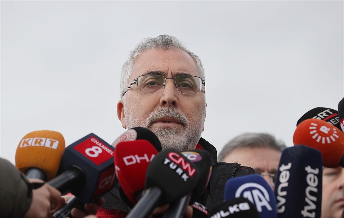 Bakan Işıkhan: Öncelikli hedefimiz göçük altında kalanlara ulaşmak