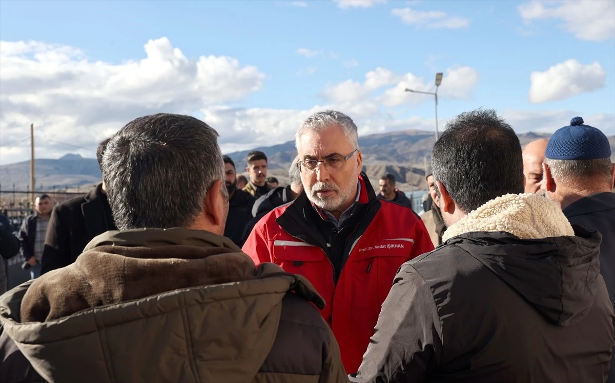 Bakan Işıkhan, maden kazası mağduru işçilerin ailelerini ziyaret etti
