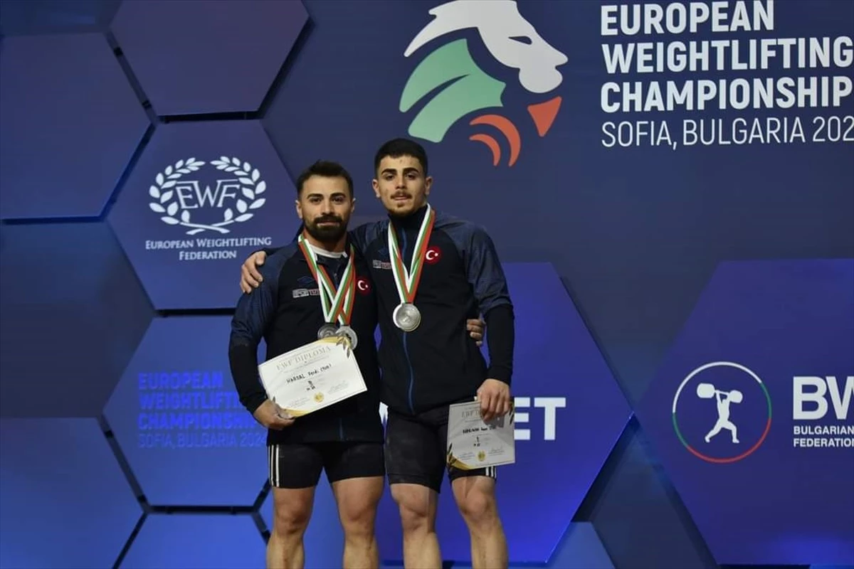 BARÜ Rektörü, Avrupa Halter Şampiyonası\'nda altın madalya kazanan öğrenciyi kutladı